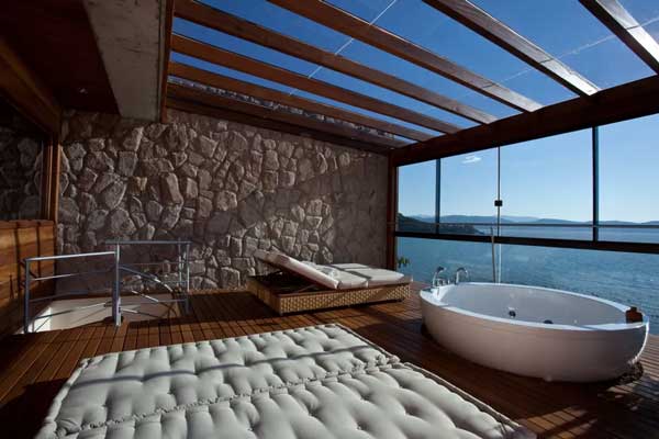 Thiết kế phòng tắm khách sạn nhìn ra biển